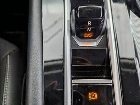 Used 2024 Volkswagen Atlas SE image 12