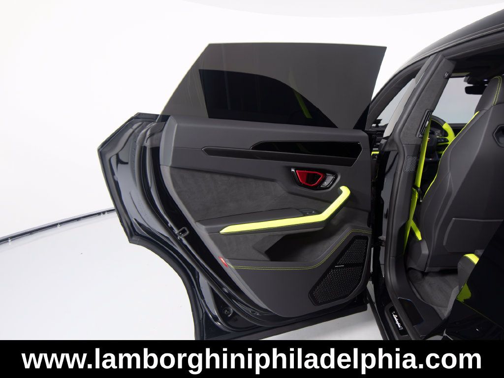 Used 2026 Lamborghini Urus S AWD/4WD image 40