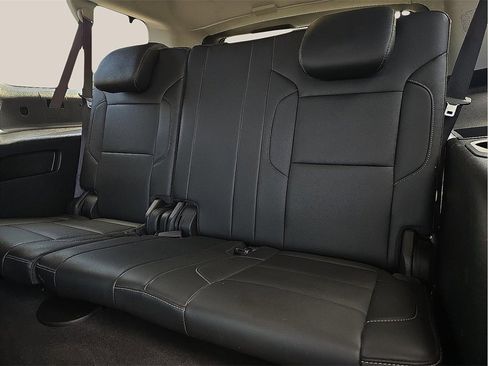 Used 2019 Chevrolet Suburban LT image 9