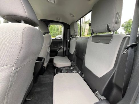 Used 2022 Toyota Tacoma SR w/ SR Convenience Package RWD image 21