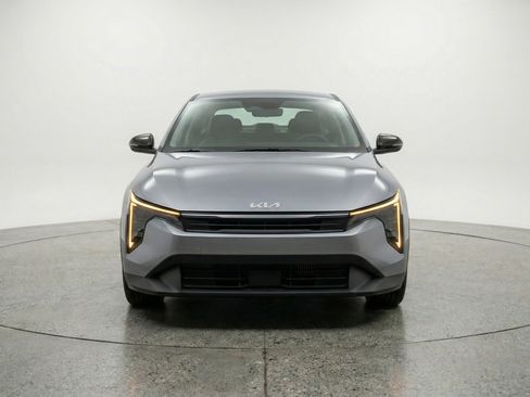 Used 2025 Kia K4 LXS image 2