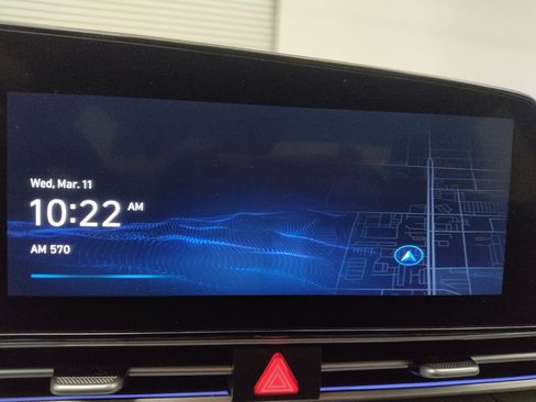 Used 2025 Hyundai Elantra SEL image 25