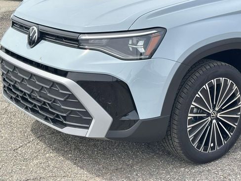 New 2026 Volkswagen Taos SE FWD image 6