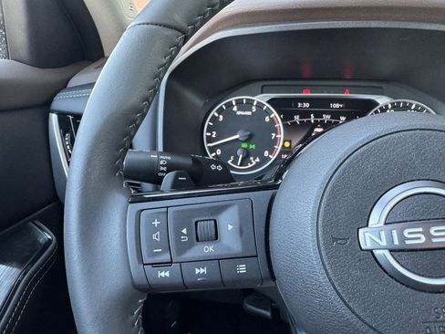 Used 2023 Nissan Rogue SL w/ SL Premium Package image 29