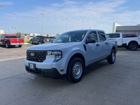 New 2025 Ford Maverick XL image 3