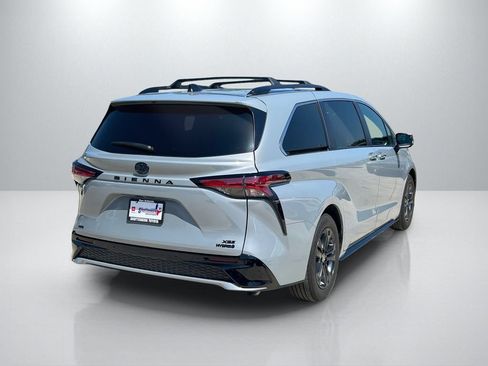 Used 2024 Toyota Sienna XSE w/ XSE Premium Package AWD/4WD image 5