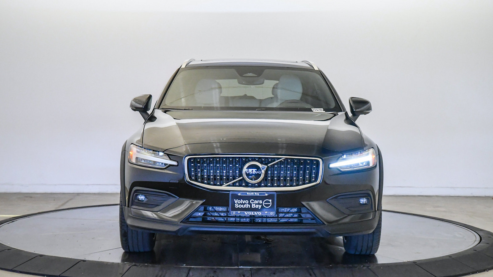 Certified 2025 Volvo V60 B5 Cross Country Ultra AWD/4WD image 7