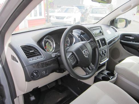Used 2015 Dodge Grand Caravan SE w/ Quick Order Package 29E SE FWD image 13