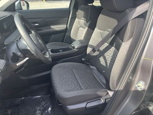 Used 2025 Nissan Kicks SV image 32