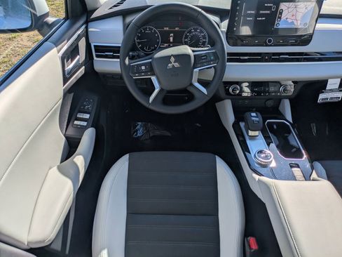 New 2026 Mitsubishi Outlander SE FWD image 14