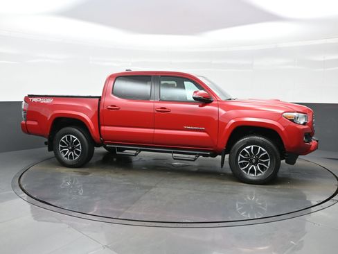 Used 2020 Toyota Tacoma TRD Sport AWD/4WD image 7