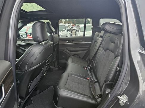 New 2026 Jeep Grand Cherokee Altitude image 15