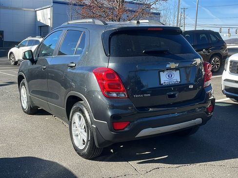 Used 2017 Chevrolet Trax LT w/ Sun & Sound Package image 5