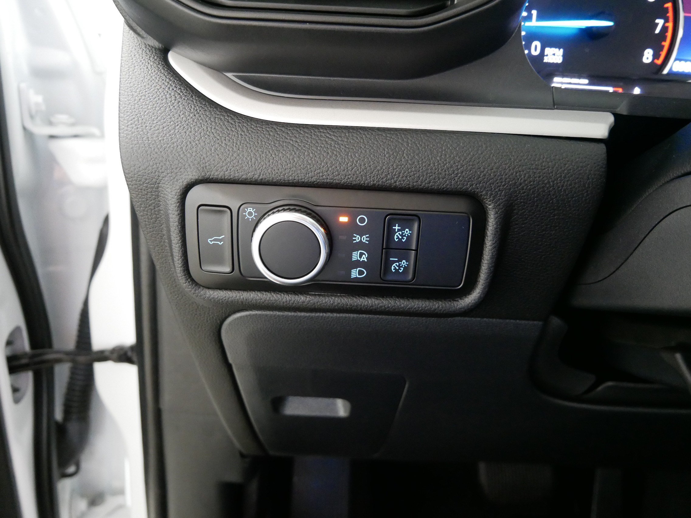 Used 2023 Ford Explorer XLT AWD/4WD image 26
