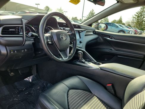 Used 2020 Toyota Camry SE image 19