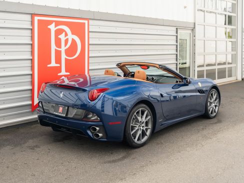 Used 2012 Ferrari California RWD image 32