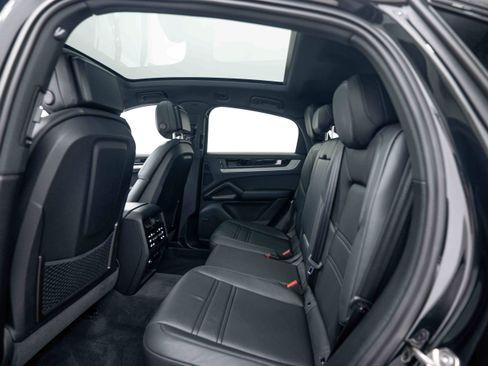 Certified 2026 Porsche Cayenne Coupe AWD/4WD image 20