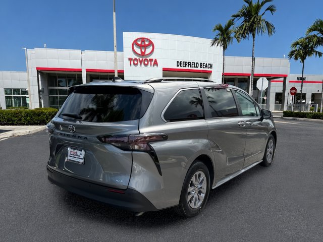 Certified 2026 Toyota Sienna XLE FWD image 7