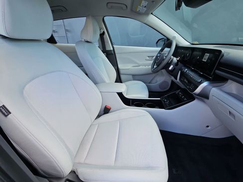 Certified 2025 Hyundai Kona SE FWD image 18