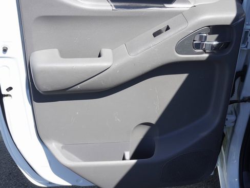 Used 2019 Nissan Frontier SV image 24