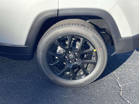 New 2026 Jeep Compass Latitude image 32