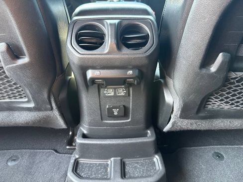 Used 2021 Jeep Wrangler Unlimited Rubicon AWD/4WD image 28