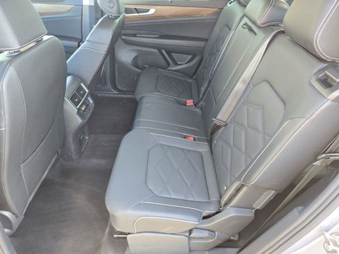 Used 2025 Volkswagen Atlas SE image 14