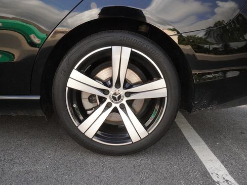 Used 2025 Mercedes-Benz C 300 4MATIC Sedan image 32
