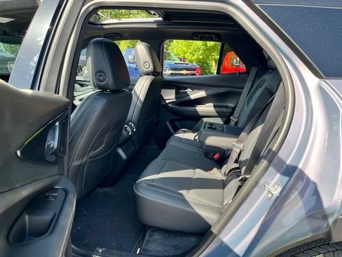 Used 2024 Chevrolet Blazer EV LT AWD/4WD image 18
