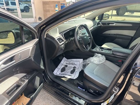 Used 2020 Ford Fusion SE w/ Equipment Group 151A FWD image 11