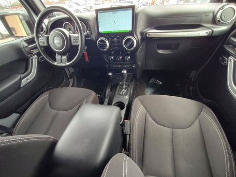Used 2014 Jeep Wrangler Unlimited Sahara w/ Max Tow Package AWD/4WD image 43