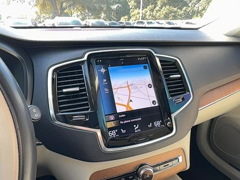 Used 2022 Volvo XC90 T6 Momentum w/ Advanced Package image 18