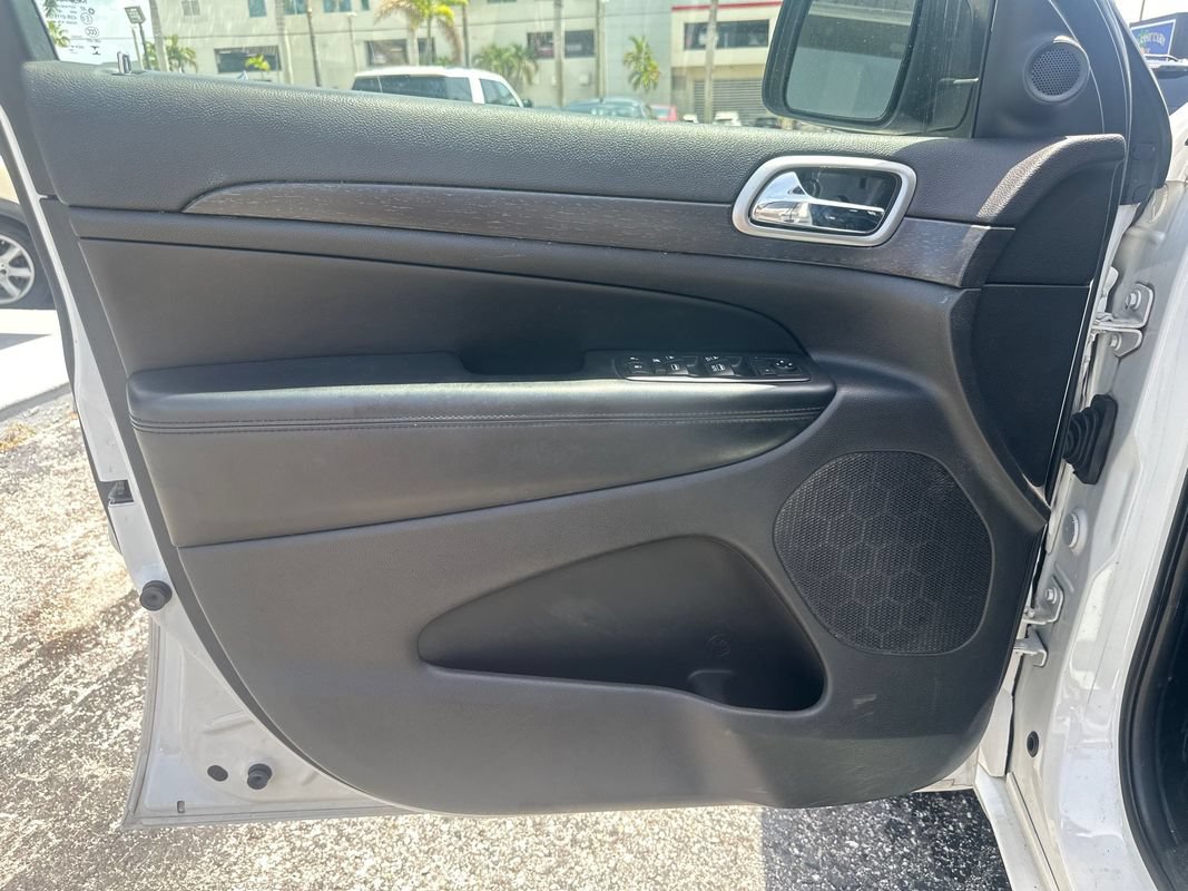Used 2017 Jeep Grand Cherokee Altitude AWD/4WD image 15