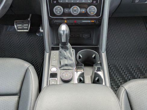 Used 2020 Volkswagen Atlas Cross Sport SEL R-Line AWD/4WD image 21