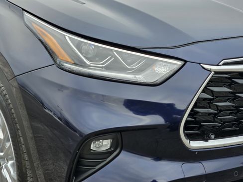 Used 2024 Toyota Highlander Limited image 6