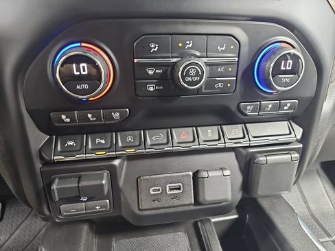 Certified 2020 Chevrolet Silverado 1500 High Country w/ Technology Package AWD/4WD image 28