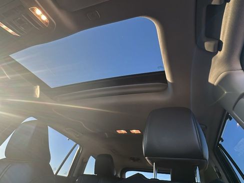 Used 2023 Toyota Highlander L image 5