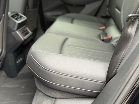 Used 2019 Audi e-tron Premium Plus image 29