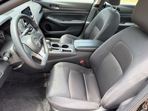 Used 2025 Nissan Altima 2.5 SV FWD image 9