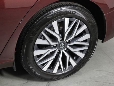 Certified 2025 Nissan Altima 2.5 SV image 12