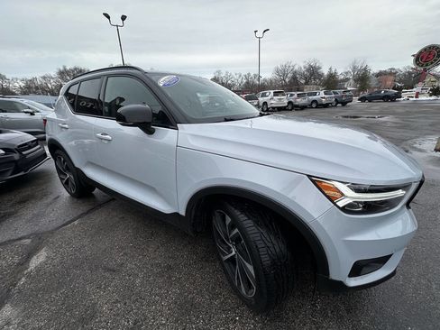 Used 2020 Volvo XC40 T5 R-Design image 24