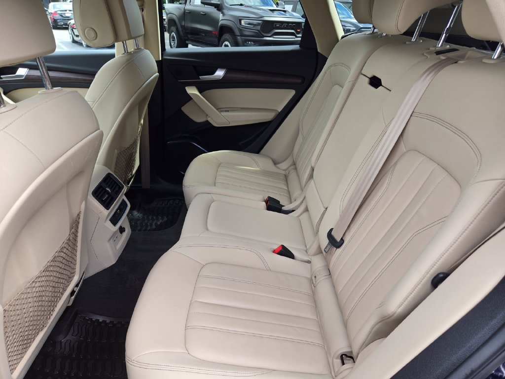 Used 2023 Audi Q5 2.0T Premium w/ Convenience Package AWD/4WD image 12