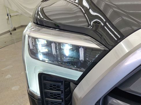 Used 2023 Toyota Tundra Limited AWD/4WD image 31