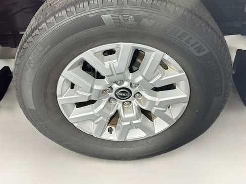 Used 2023 Nissan Frontier SV w/ SV Convenience Package AWD/4WD image 11