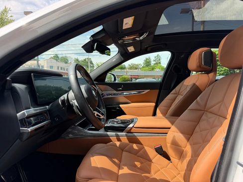 Used 2025 BMW 740i xDrive AWD/4WD image 18