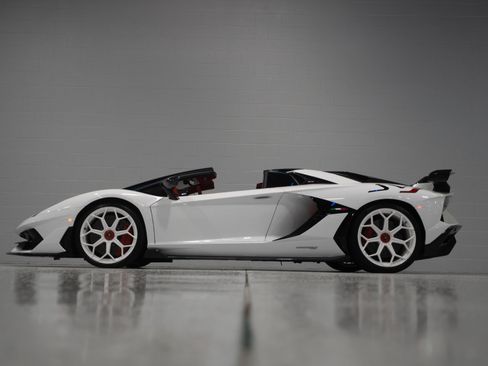 Used 2020 Lamborghini Aventador SVJ AWD/4WD image 39