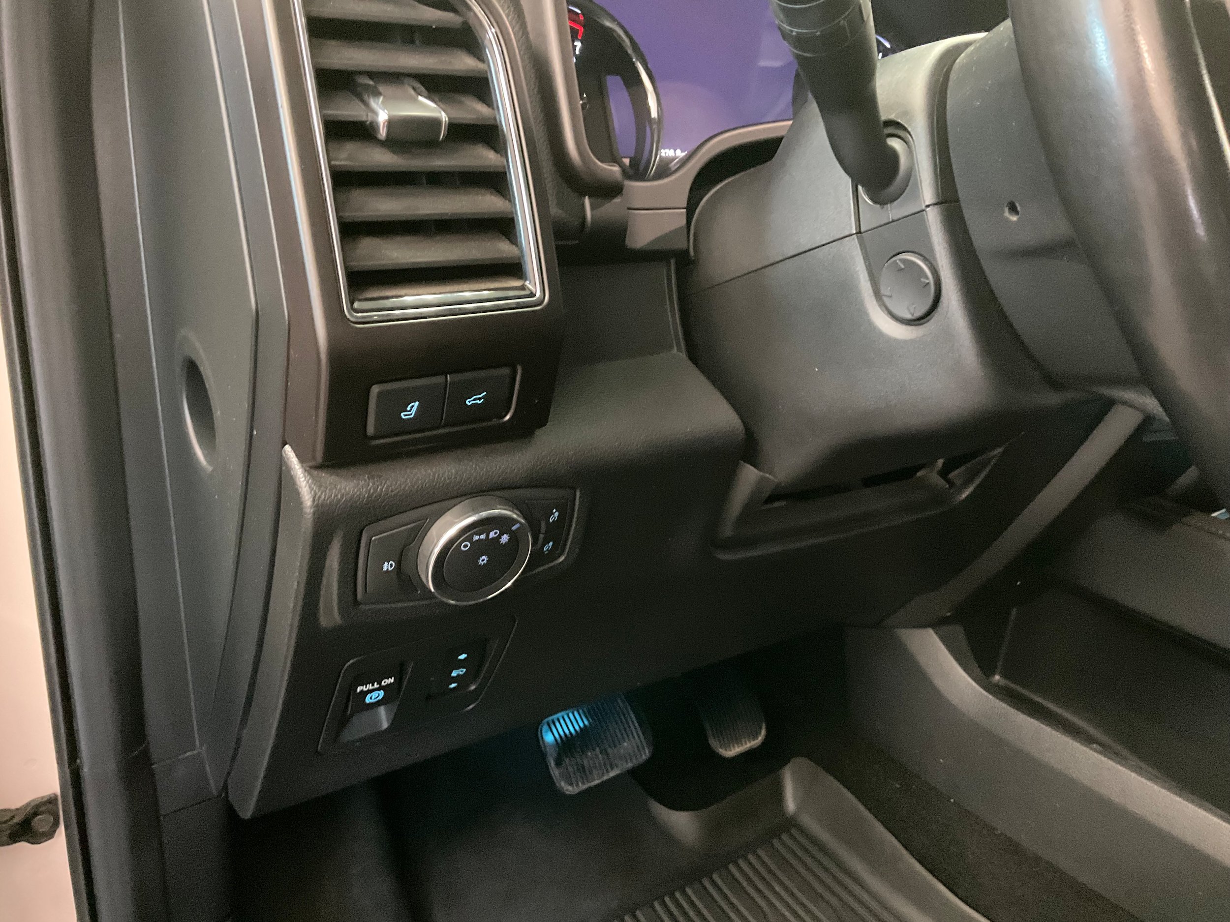 Used 2019 Ford Expedition Limited w/ Special Edition Package AWD/4WD image 12