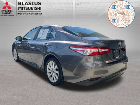 Used 2018 Toyota Camry LE FWD image 13