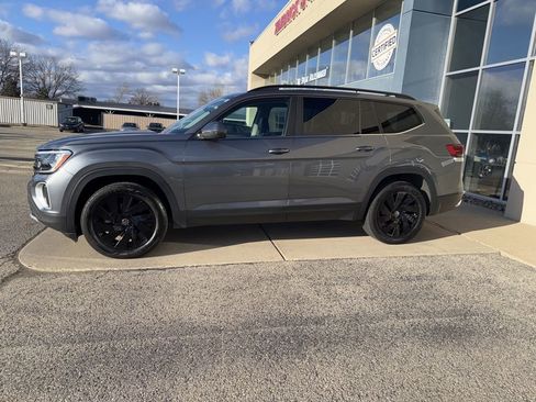 Certified 2024 Volkswagen Atlas SE w/ Panoramic Sunroof Package image 5