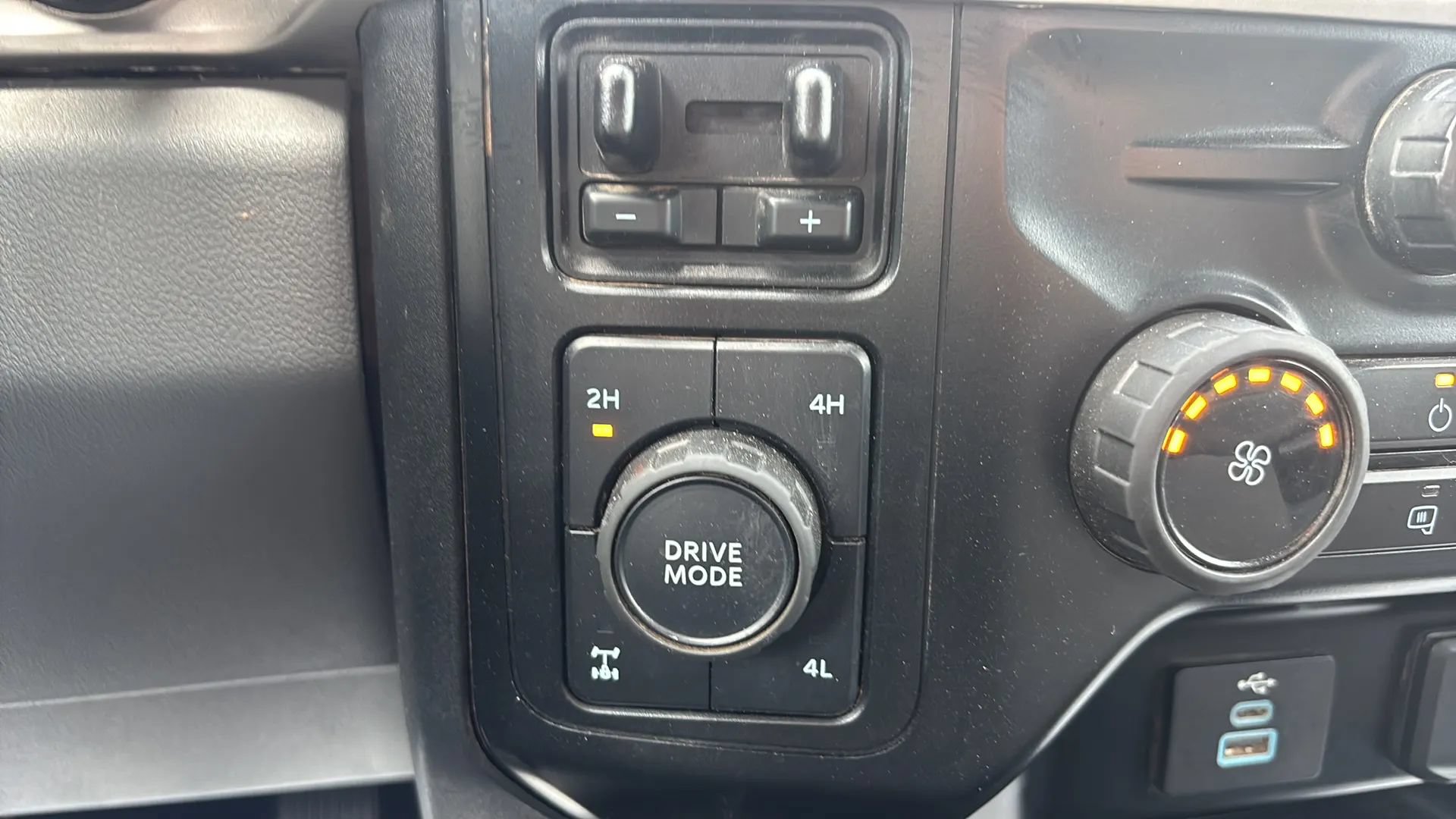 Used 2024 Ford F250 XL w/ STX Appearance Package AWD/4WD image 24